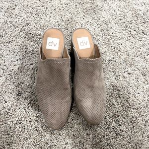 Super cute and comfortable taupe, chunky heel mules. Size 7 1/2